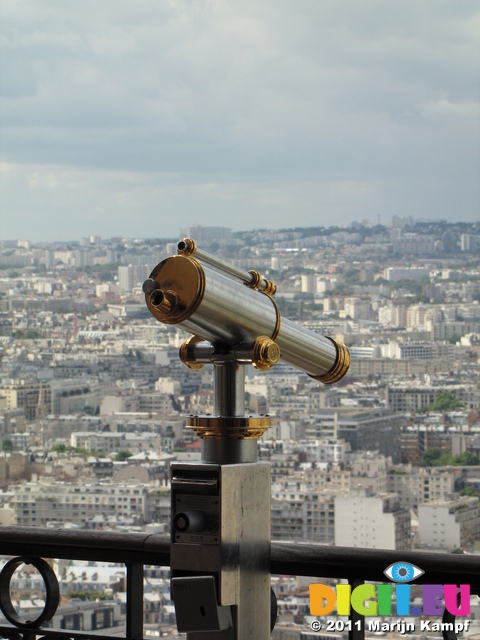 SX18355 Telescope on Eiffel tower